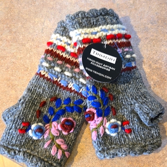 Trimdin Accessories - NWT Trimdin Hand-Knit Artisan Fingerless Gloves